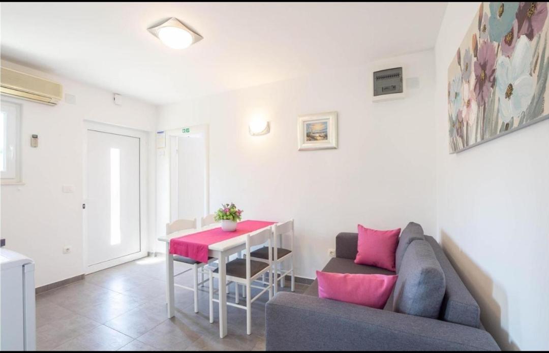 Apartment Nina Podstrana Eksteriør bilde